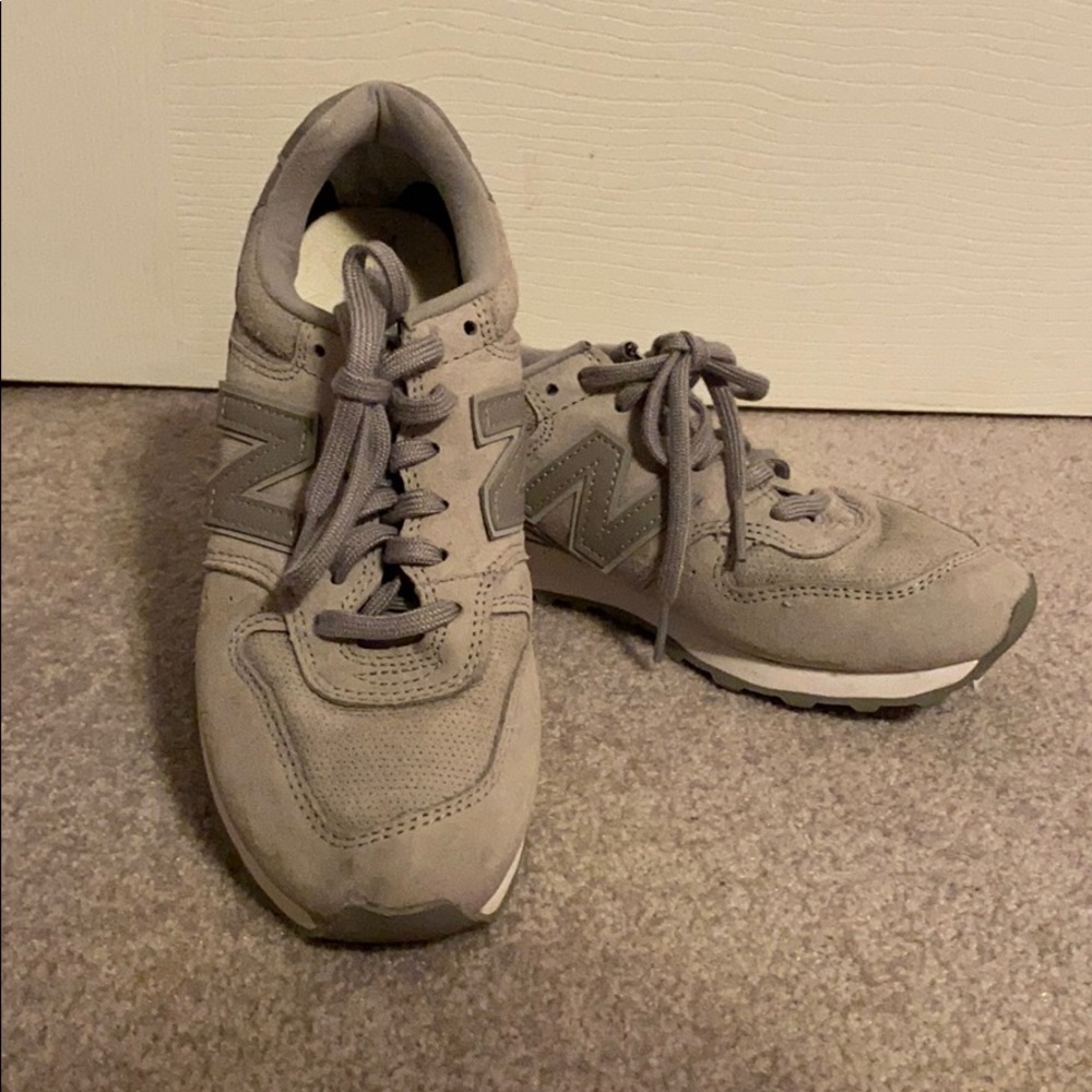 New Balance tennis shoes